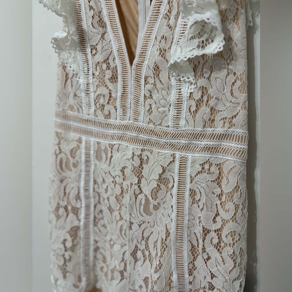 π€ NWT Lulus All The Attraction White Lace Ruffled Romper π€ - Picture 5 of 7